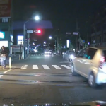 [東京] これは分かりにくいわ！ 開いた踏切に騙され、赤信号無視する車