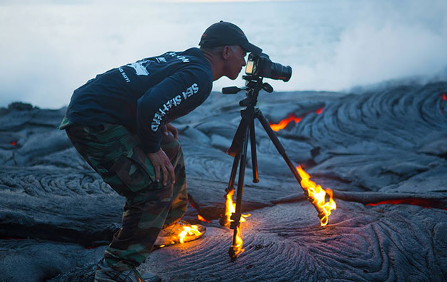 いい写真を撮るためならたとえ火の中 水の中！クレイジーなカメラマンたち