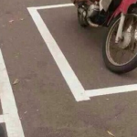 「その発想はなかったわｗ」 台湾の駐車場でのバイクの停め方が話題に