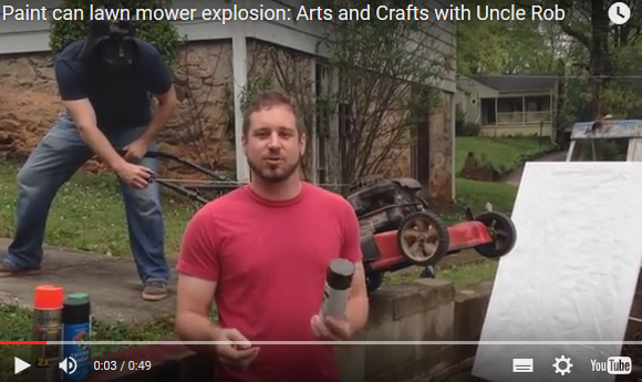 だって芸術は爆発だから…。ペイント缶を芝刈り機で破壊アート。