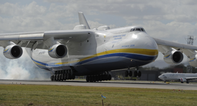 世界最大の輸送機アントノフAn-225ムリーヤ、オーストラリアに降臨
