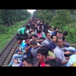 インド名物、電車屋根乗り視点の動画
