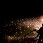 かがり火に集まった魚の群れを捕る台湾の伝統的な「かがり火漁」