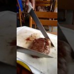 ステーキ肉カット職人の妙技
