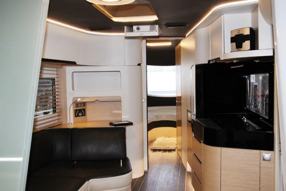 キャンピングトレーラー